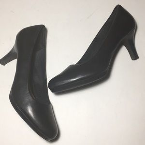 Clarks Artisan Leather Pumps